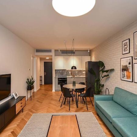 Skypark Luxury Apartment With Skyline View & Free Parking Bratislava Exteriör bild