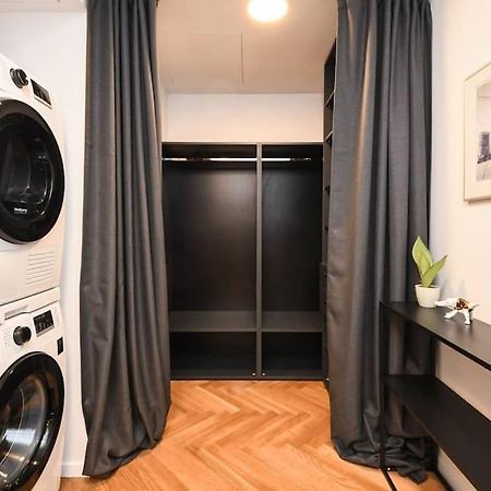 Skypark Luxury Apartment With Skyline View & Free Parking Bratislava Exteriör bild