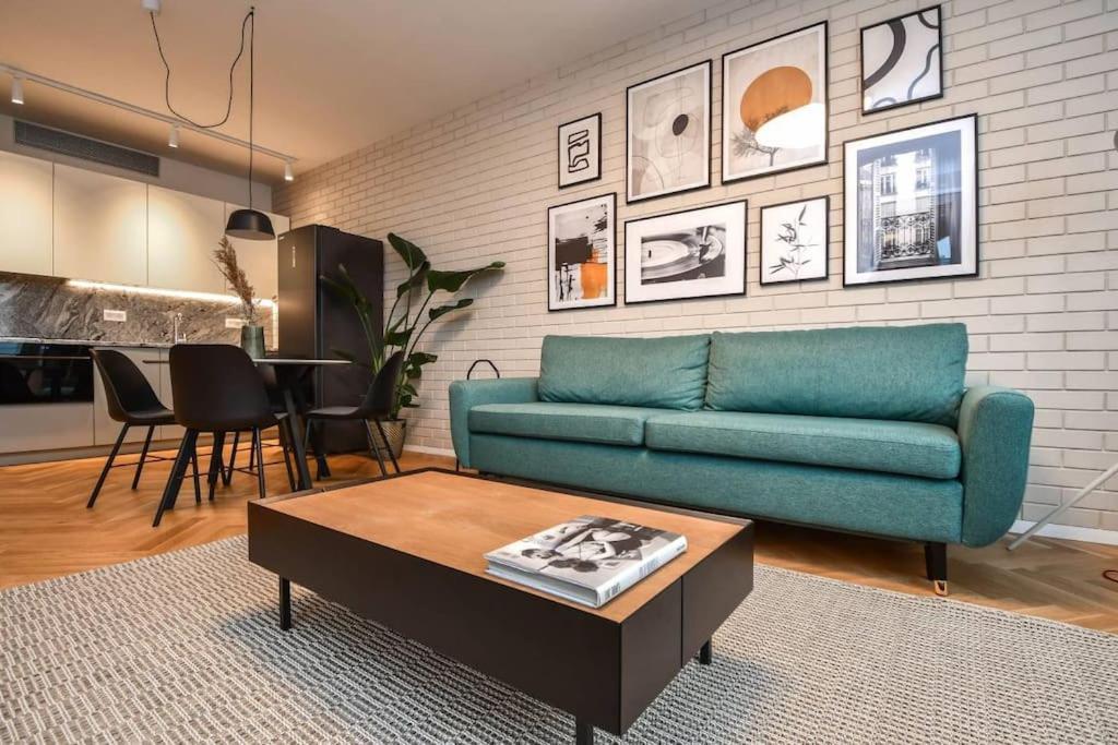 Skypark Luxury Apartment With Skyline View & Free Parking Bratislava Exteriör bild