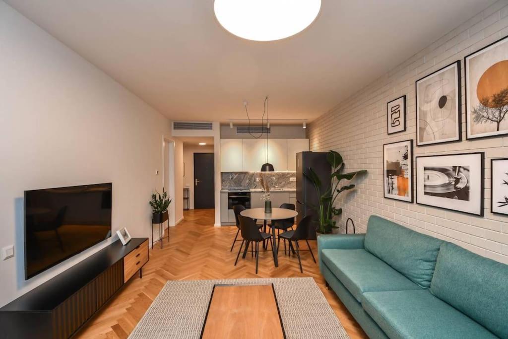 Skypark Luxury Apartment With Skyline View & Free Parking Bratislava Exteriör bild