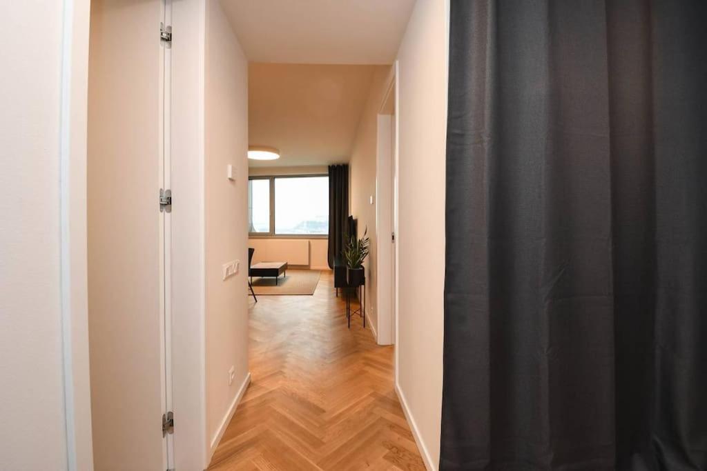 Skypark Luxury Apartment With Skyline View & Free Parking Bratislava Exteriör bild