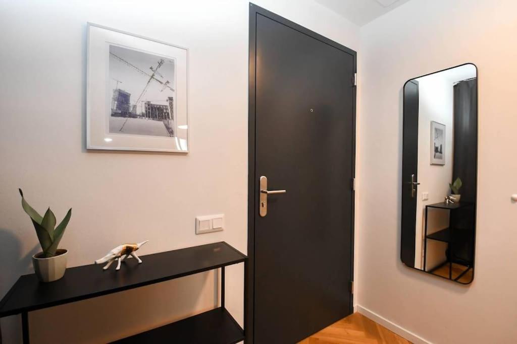 Skypark Luxury Apartment With Skyline View & Free Parking Bratislava Exteriör bild