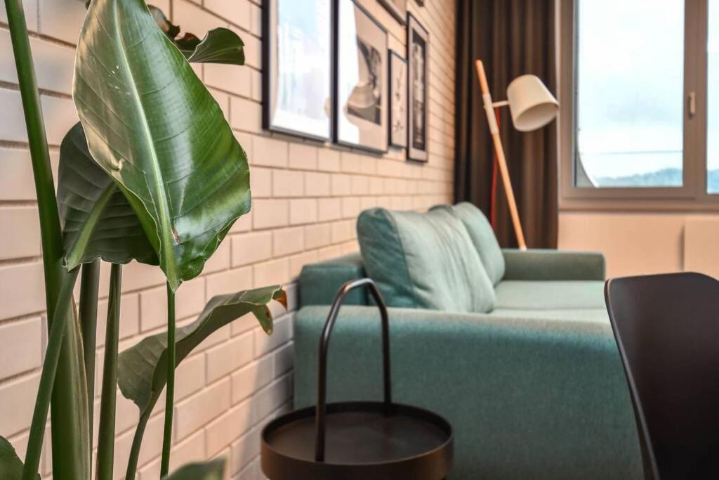 Skypark Luxury Apartment With Skyline View & Free Parking Bratislava Exteriör bild